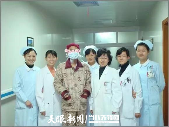 4在军队医院接诊第一位白血病患者.jpg